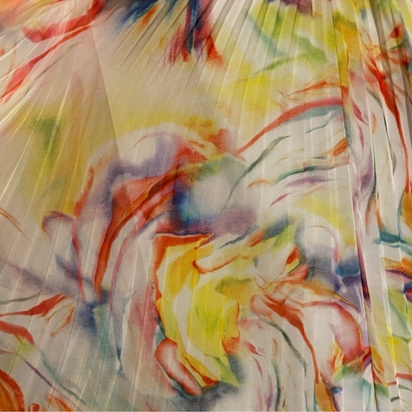 Alice and Olivia NWT watercolor skirt. 
Size 4 - Picture 8 of 11